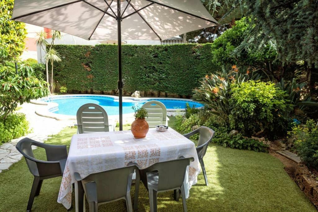 Villa Paquita Calella Luaran gambar